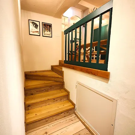 Hostdomus - Modern Loft Apartamento